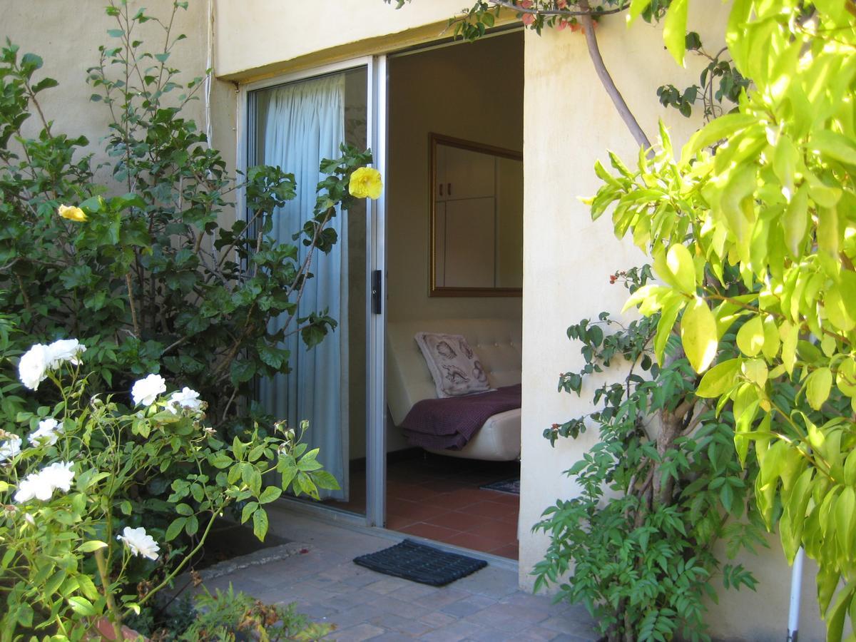 Hotel Aurora Guest Units à Durbanville Extérieur photo